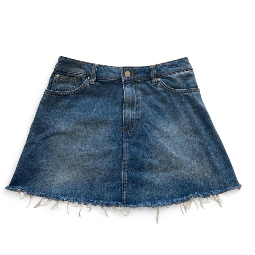 H&M Medium Wash Raw Edge Denim Mini Skirt Size 6